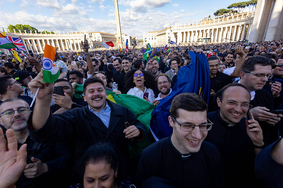 cheering crowd in St. Peter Square