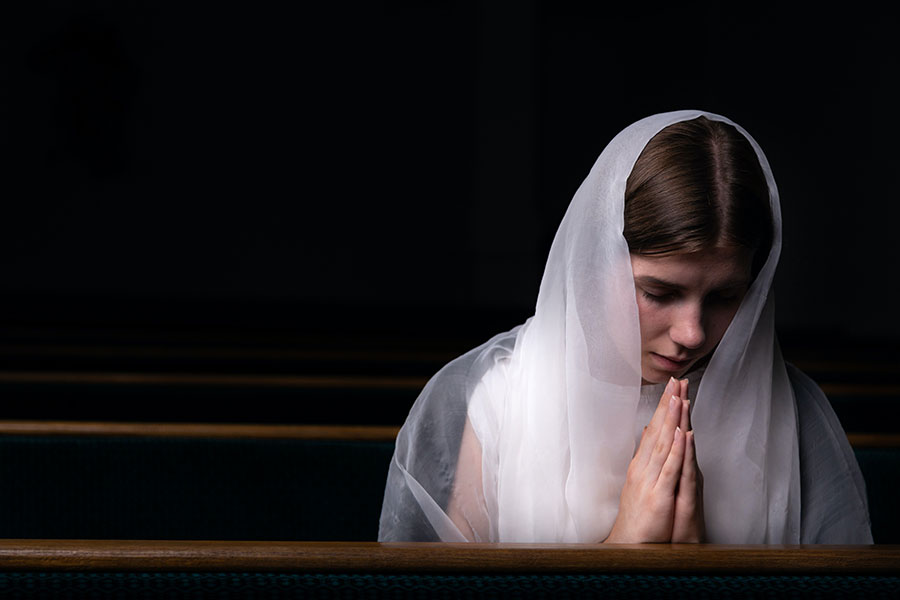 young lady praying