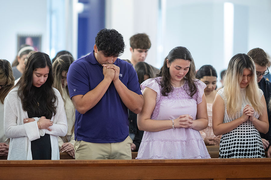 students praying