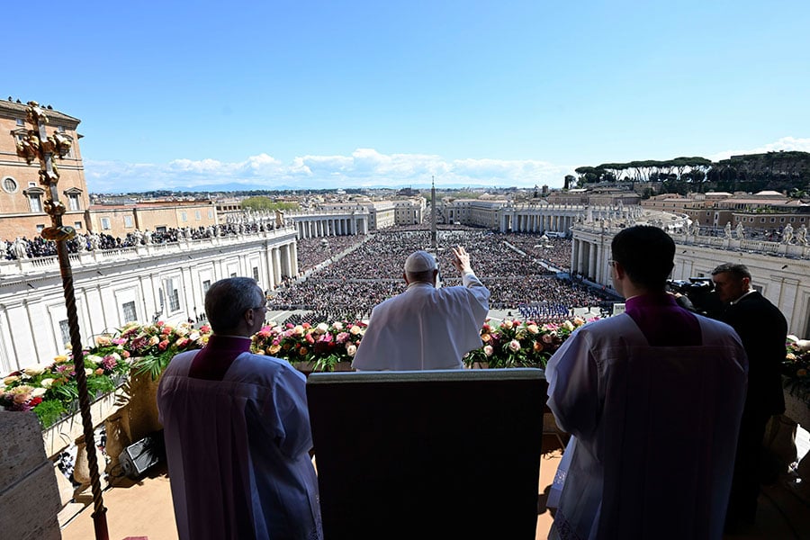 pope francis at St. Peter square