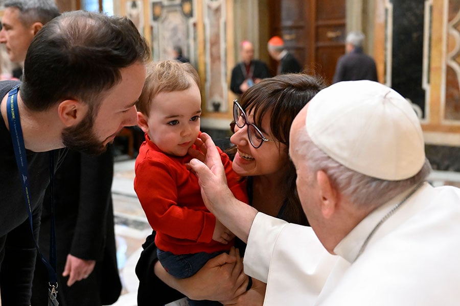 pope Francis with child