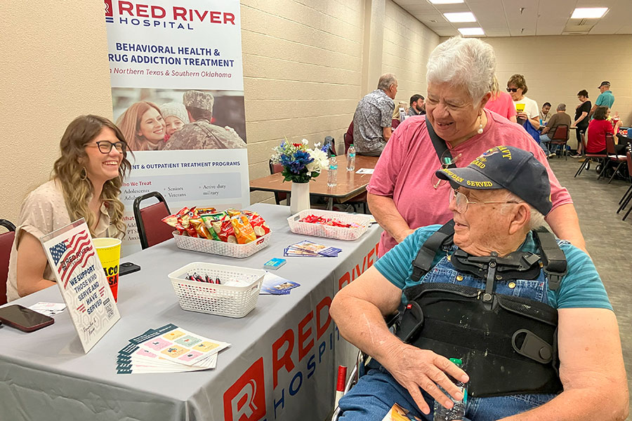vETERANS AT A JOB FAIR