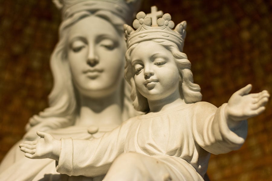 Mary holding baby Jesus statue