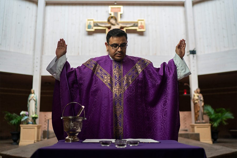 Father Pedro Martinez, parochial administrator of St. Peter the Apostle Parish in Fort Worth, blesses the ashes. (NTC/Juan Guajardo)