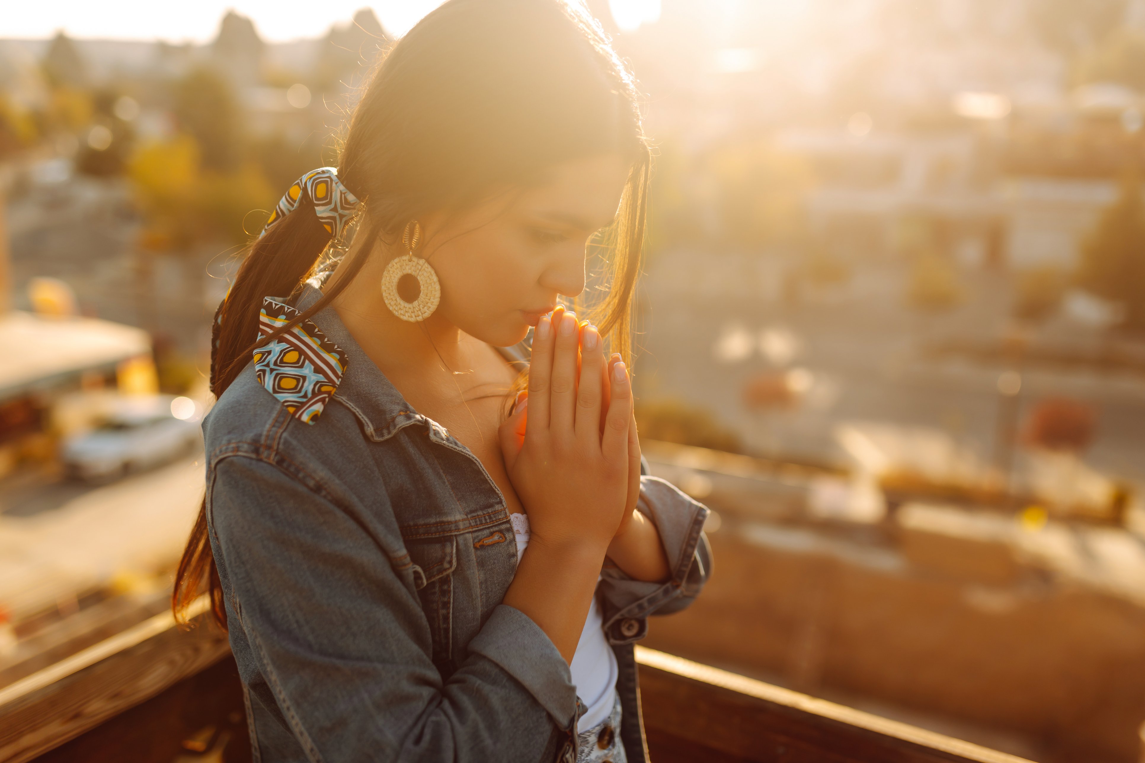 girl praying