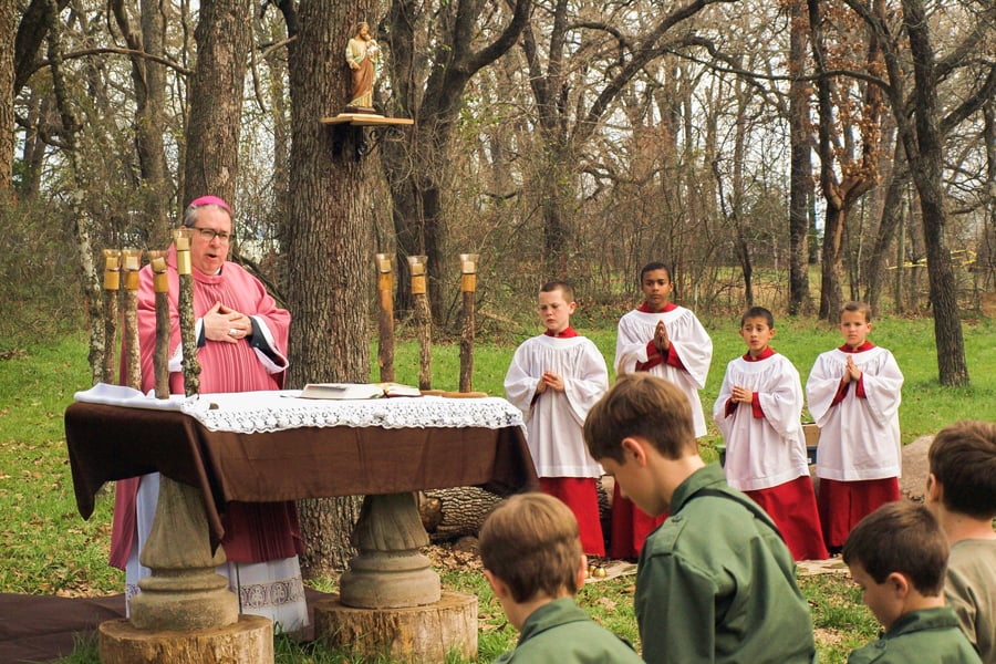 Bishop Olson celebrates an outdoor Mass