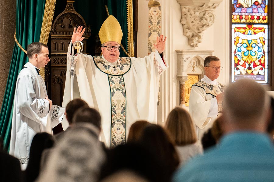 Bishop Michael blesses parish representatives during a Mass prior to the diocesan pre-synodal meeting on May 7, 2022 at St. Patrick Cathedral. (NTC/Juan Guajardo)