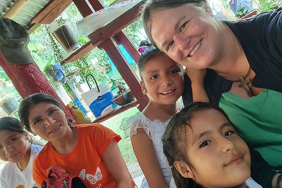 Karen del Castillo with Peruvian citizens