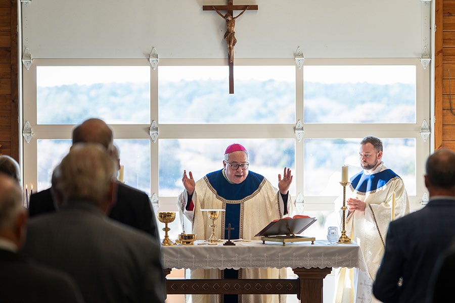 Bishop Olson celebrates Mass