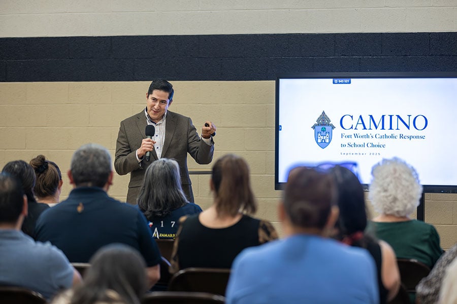 Oscar Ortiz speaks to a crowd on Camino initiative