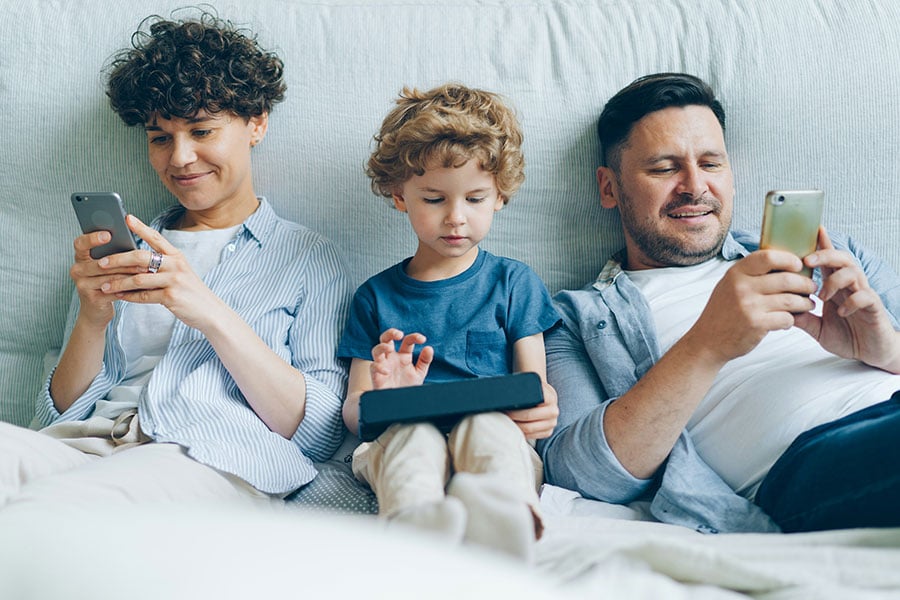 kids and parent on phones