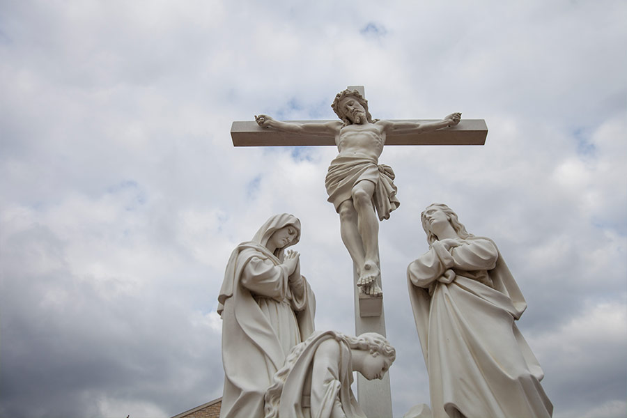 Statues depicting the Crucifixion.